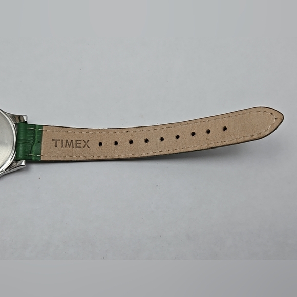 Womens Timex Easy Reader Watch Silver Tone Green Croco Dress Classic New Battery - Picture 10 of 11